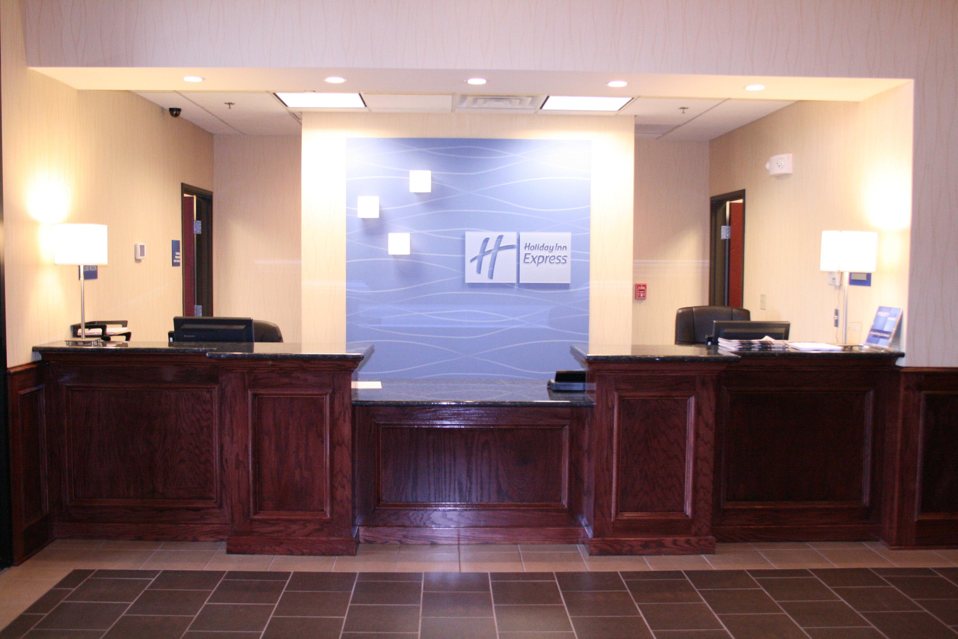 Holiday Inn Express Pratt By Ihg Buitenkant foto